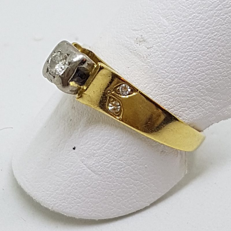 18ct Yellow Gold Diamond Engagement Ring