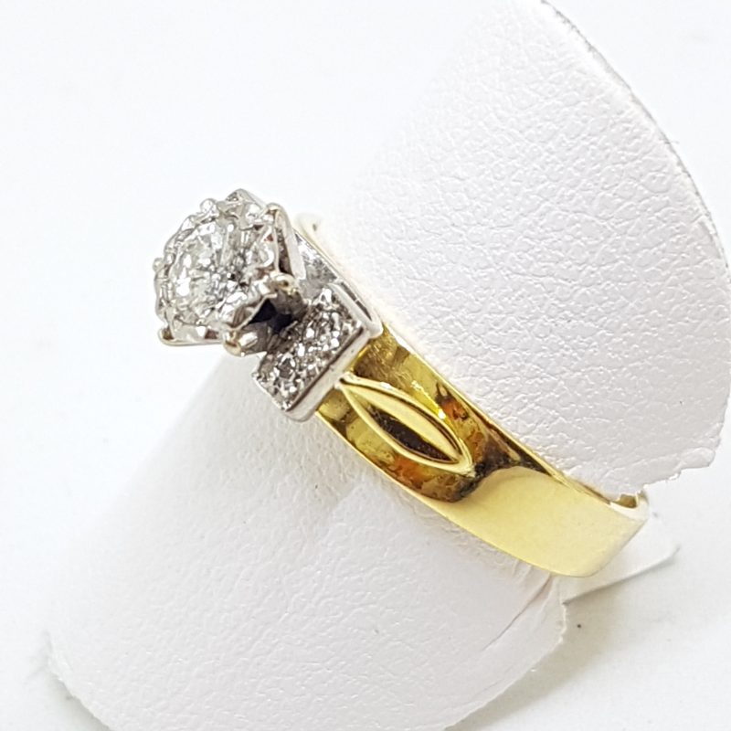 20200603_215358 18ct Gold 5 Diamond Engagement Ring