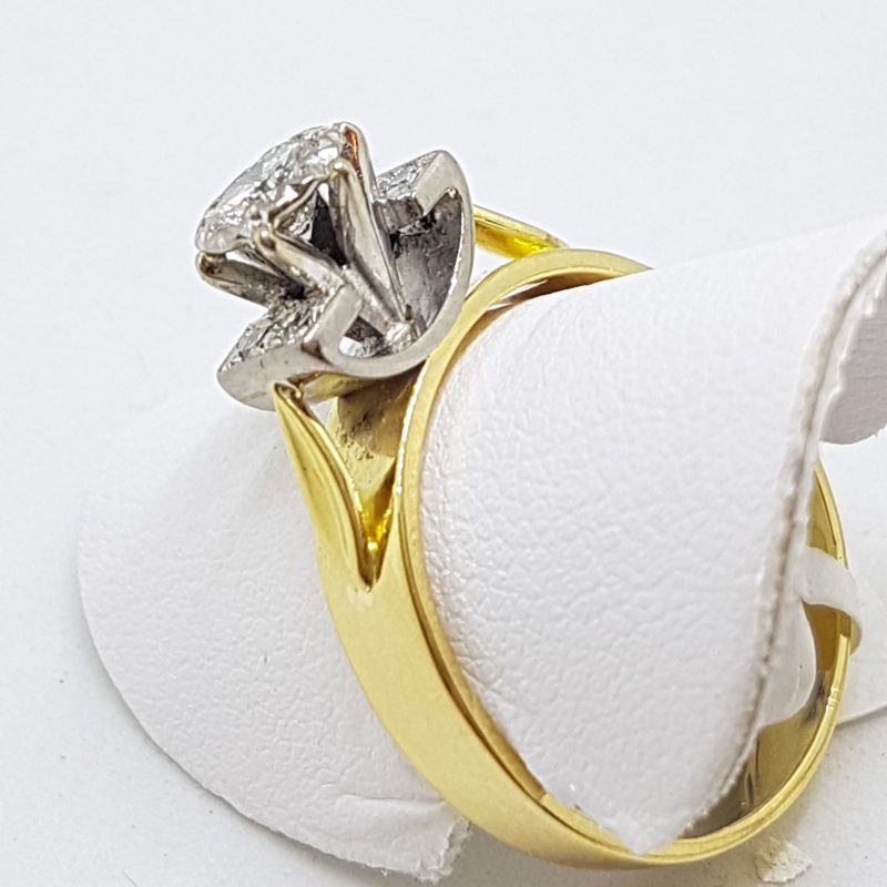 20200603_215428 18ct Gold 5 Diamond Engagement Ring