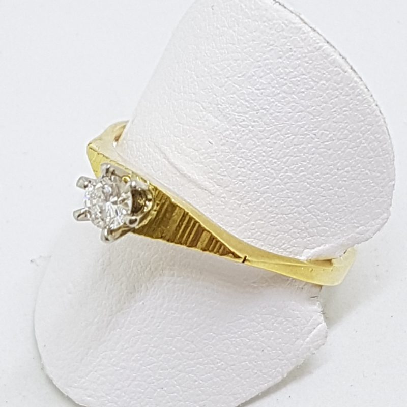 18ct Yellow Gold Claw Set Diamond Solitaire Ring