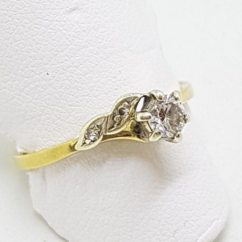 20200604_200500 18ct Yellow Gold Claw Set Diamond Flower Design Ring