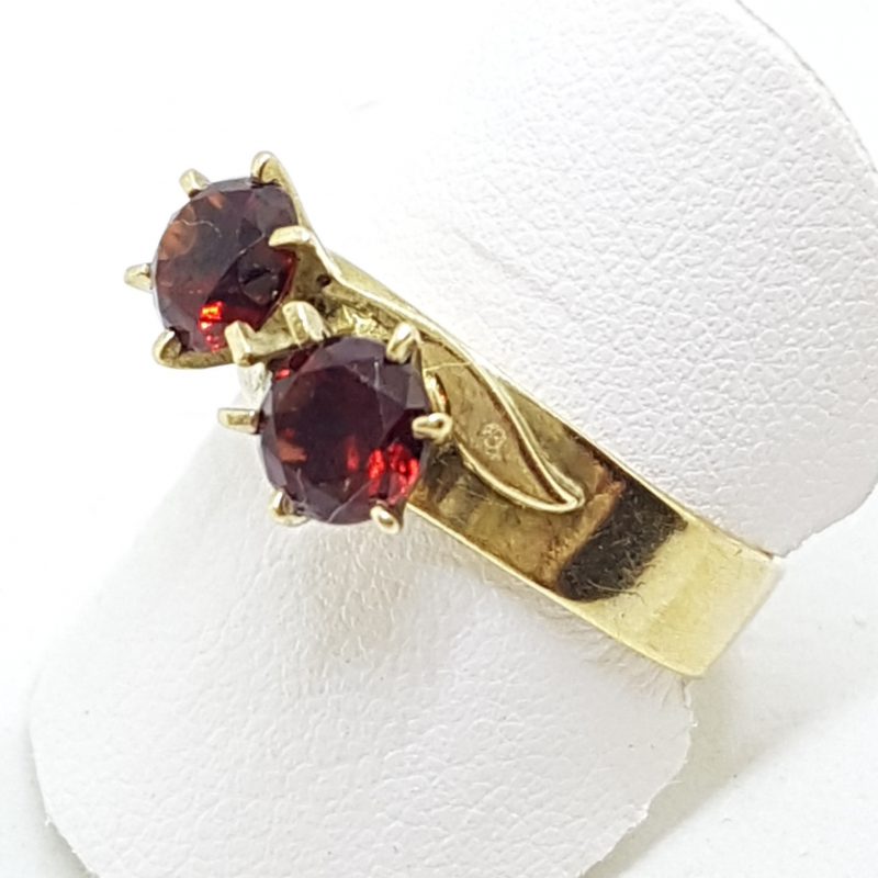 9ct Yellow Gold Toi et Moi Garnet Claw Set Ring