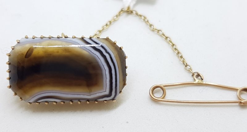 20200611_125951 9ct Yellow Gold Agate Brooch