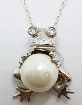 Sterling Silver Cubic Zirconia & Faux Pearl Frog Pendant on Silver Chain