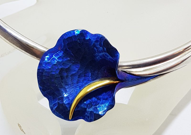 * SOLD * Sterling Silver Titanium Blue Lily Flower Collier Necklace