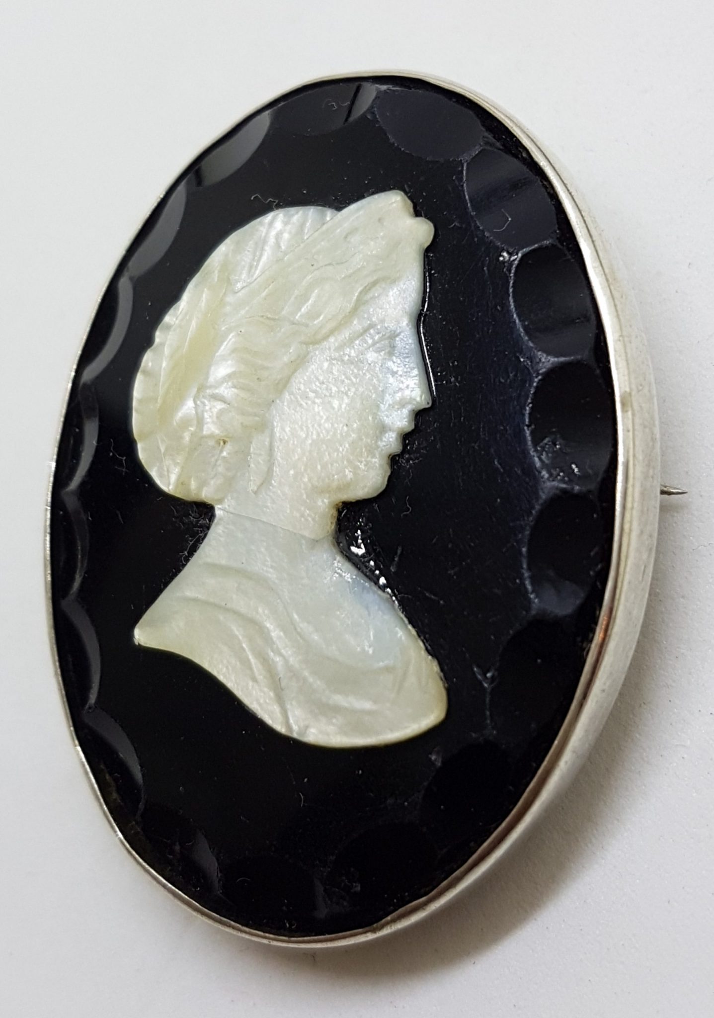 20200630_112611 Sterling Silver Large Oval Black & Mother of Pearl Lady Cameo Brooch