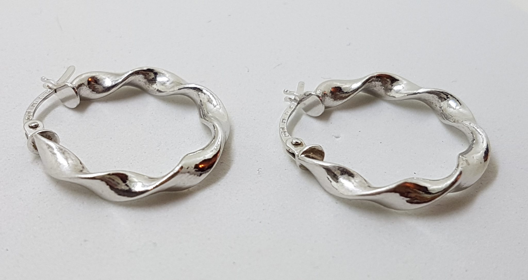 20200719_124844 9ct White Gold Twist Hoop Earrings