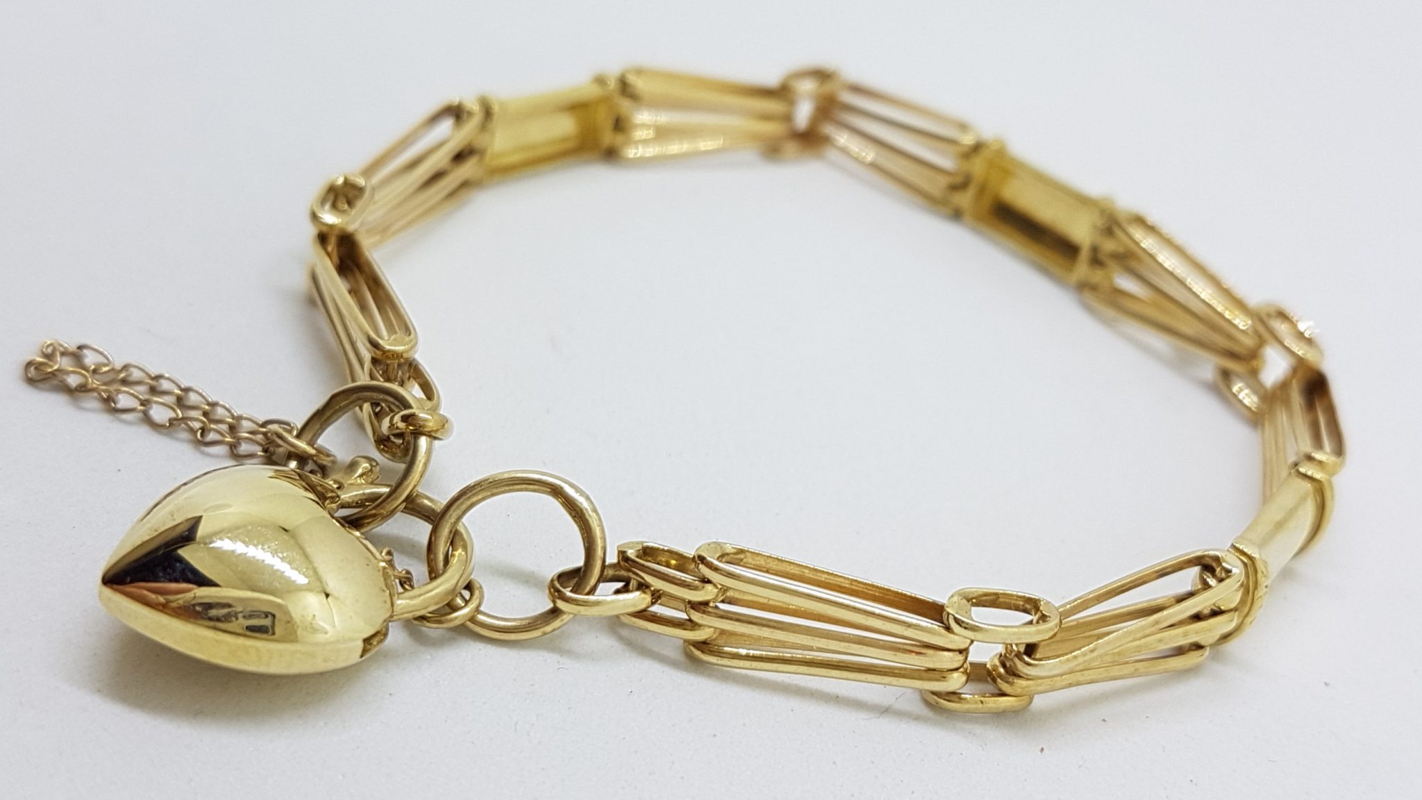 20200623_195642 9ct Yellow Gold Gate Link Bracelet with Puffy Heart Shape Padlock Clasp