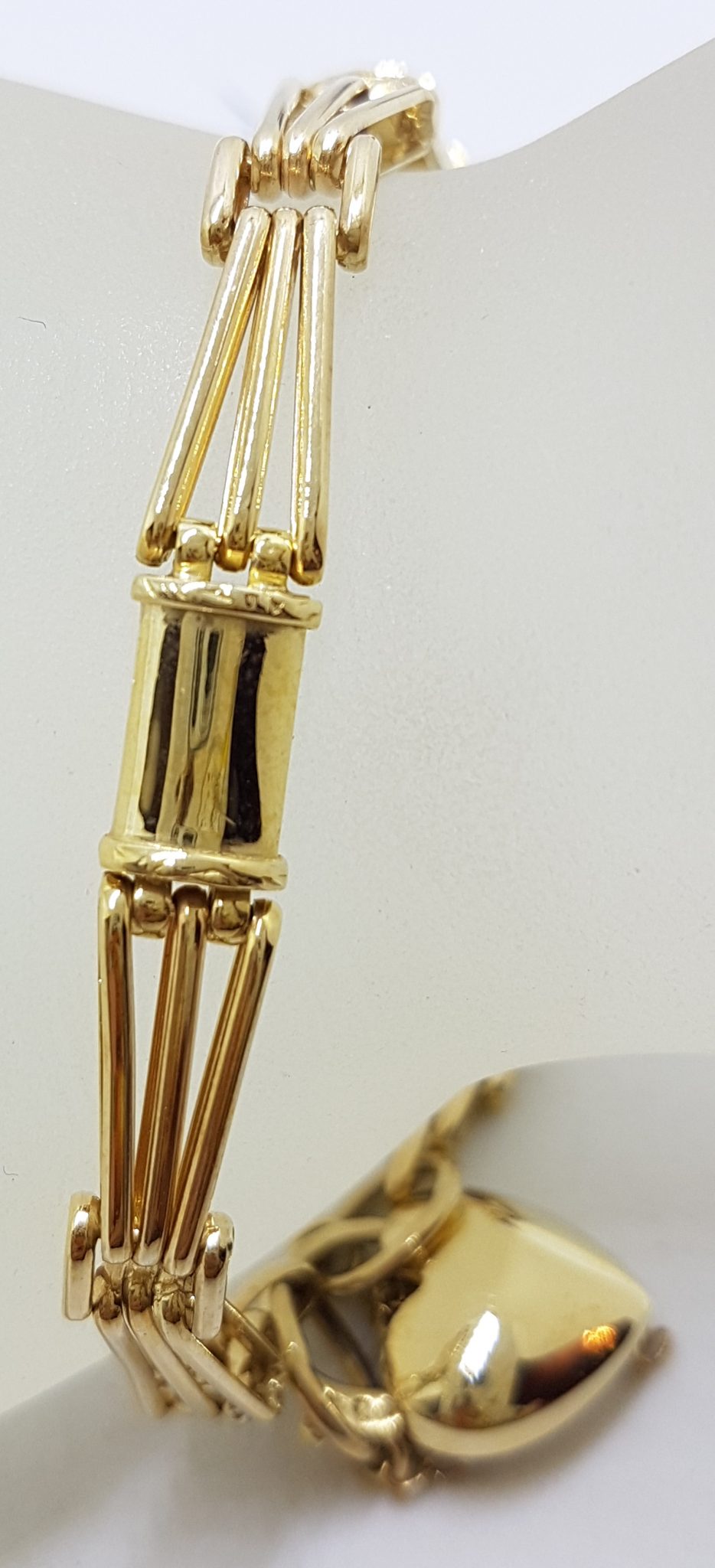 20200623_195717 9ct Yellow Gold Gate Link Bracelet with Puffy Heart Shape Padlock Clasp