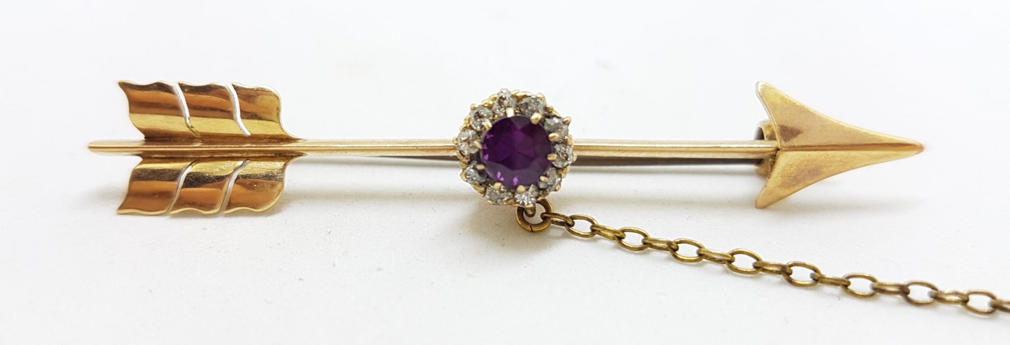 18ct Yellow Gold Round Tourmaline surrounded by Diamonds Cluster on an Arrow Bar Brooch – Antique / Vintage