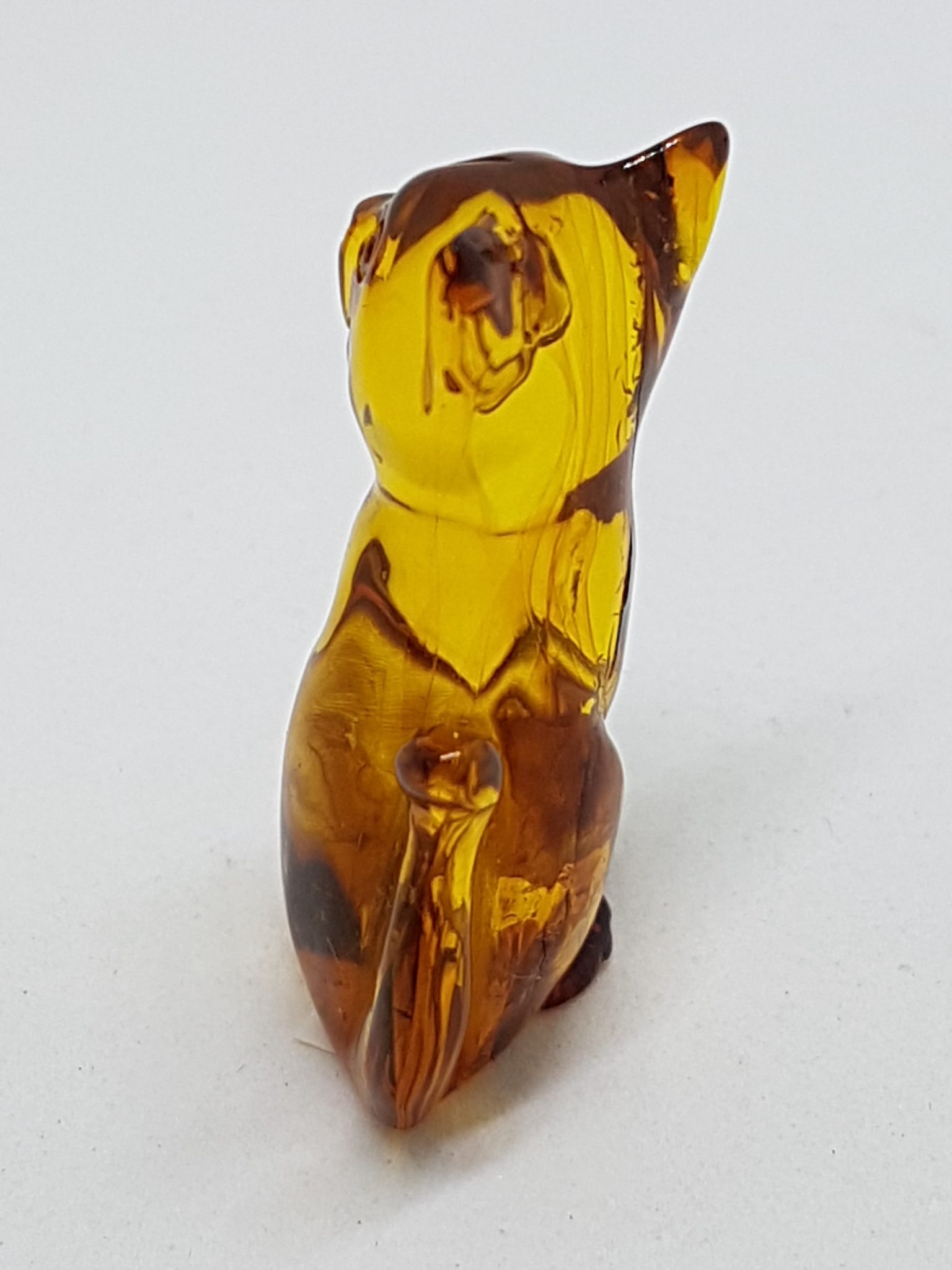 20200730_151854 Hand Carved Natural Baltic Amber Small Cat Figurine / Statue 3