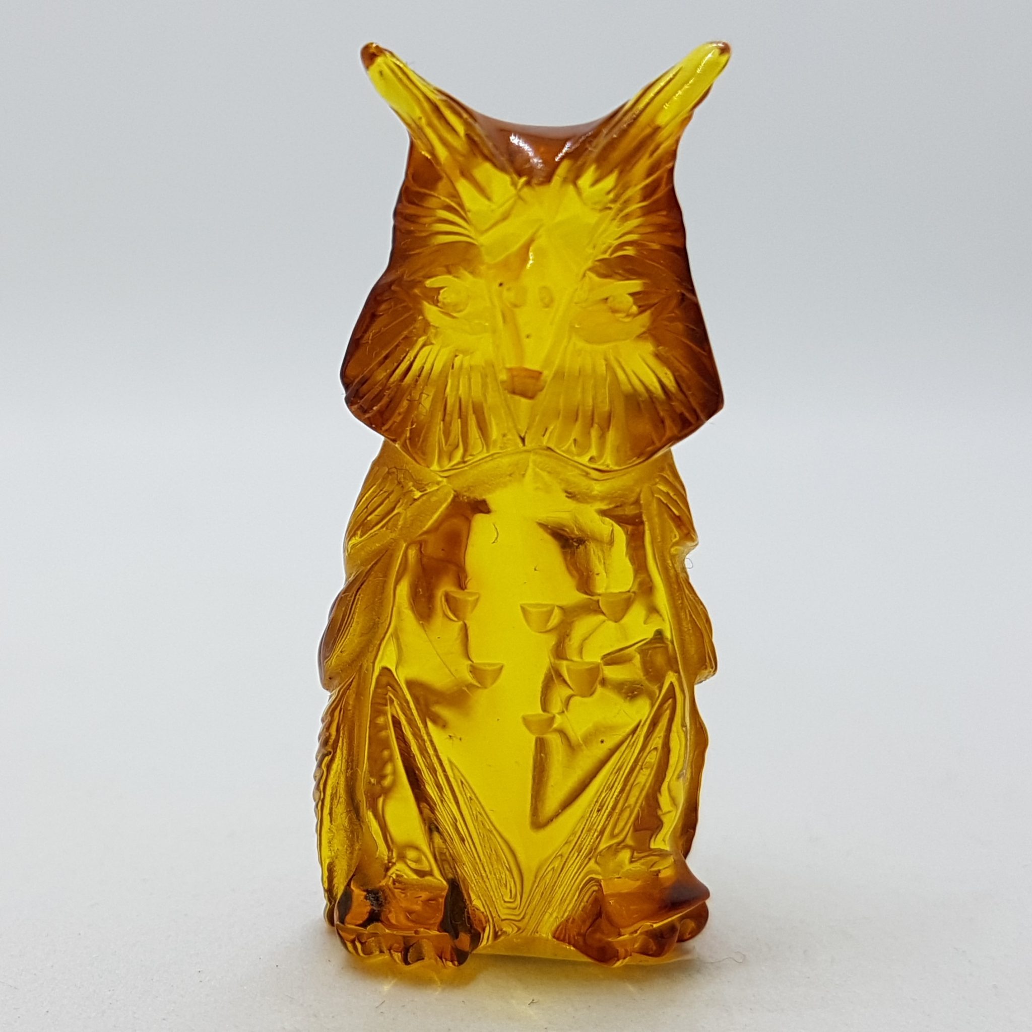 20200730_155615 Hand Carved Natural Baltic Amber Small Owl Figurine / Statue 3