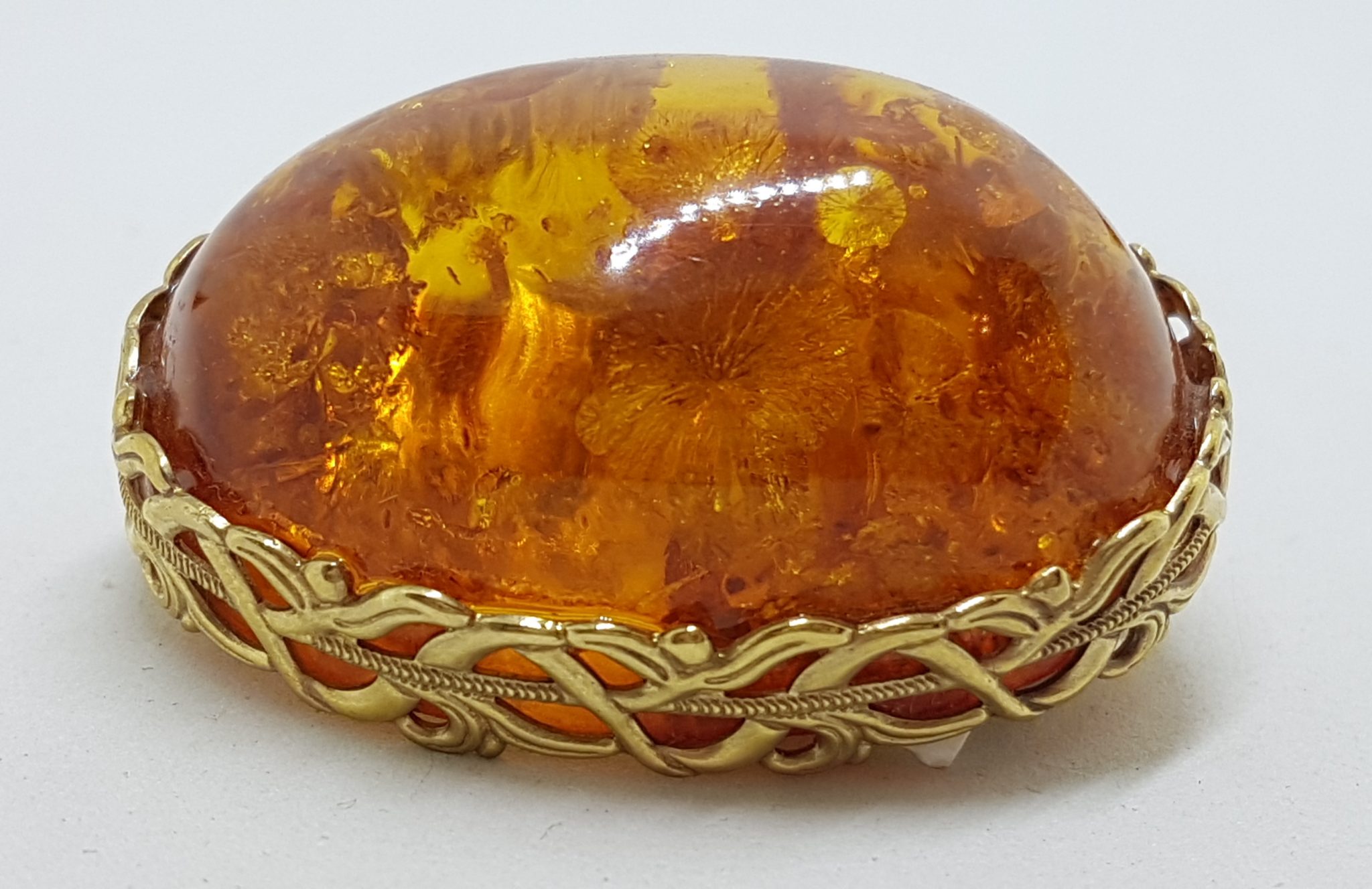 9ct Yellow Gold Very Large Ornate Oval Baltic Amber Brooch