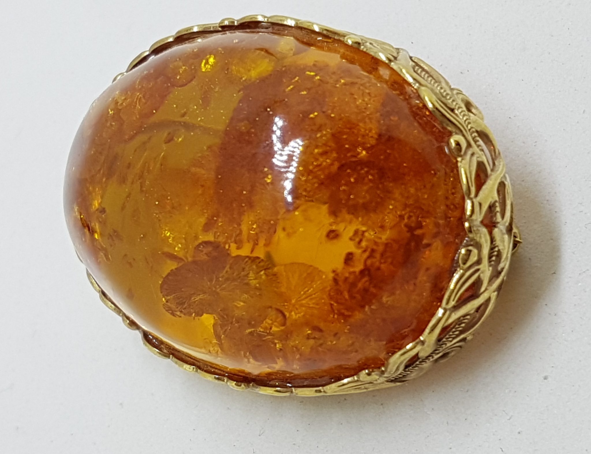 9ct Yellow Gold Very Large Ornate Oval Baltic Amber Brooch