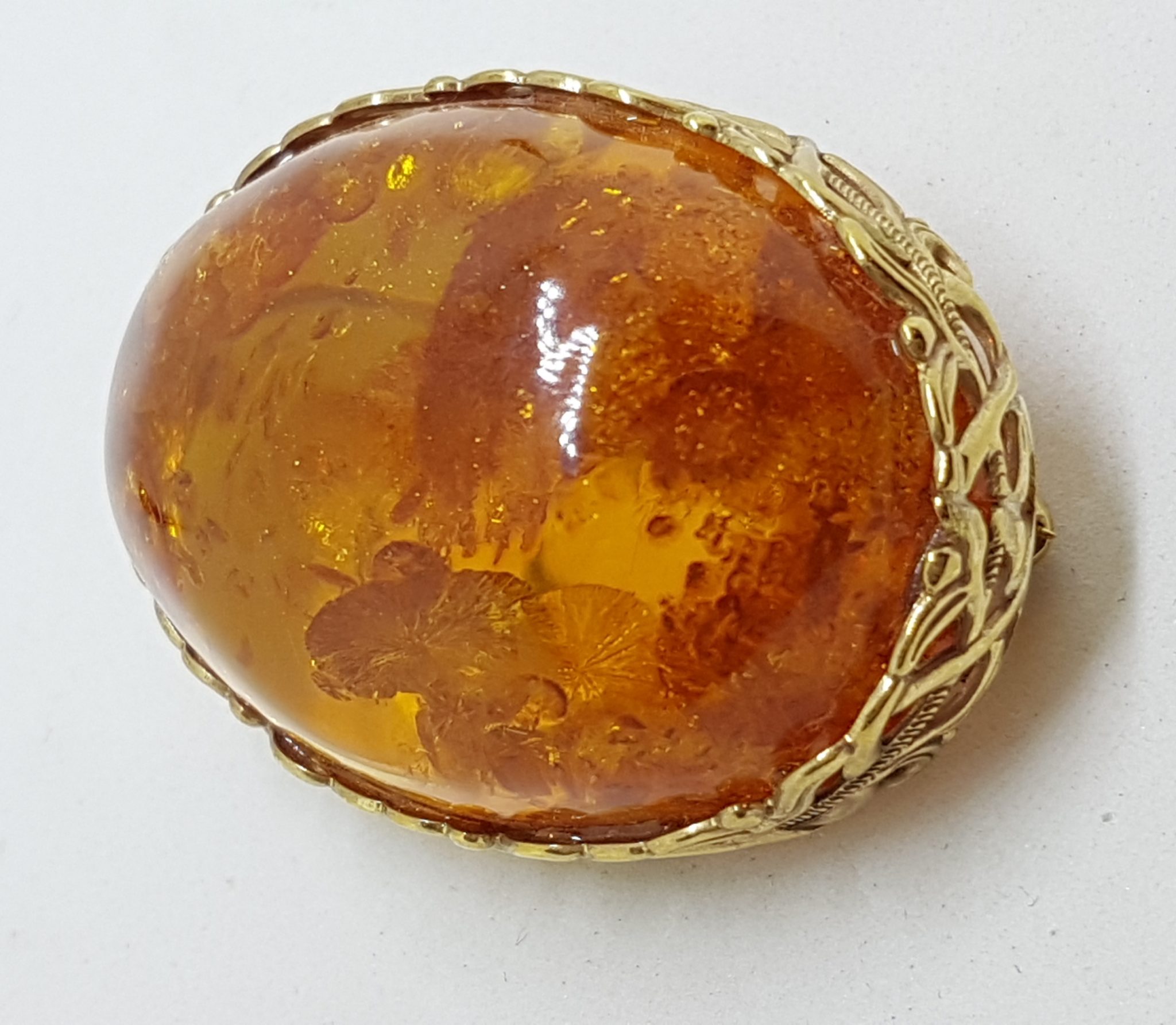 9ct Yellow Gold Very Large Ornate Oval Baltic Amber Brooch