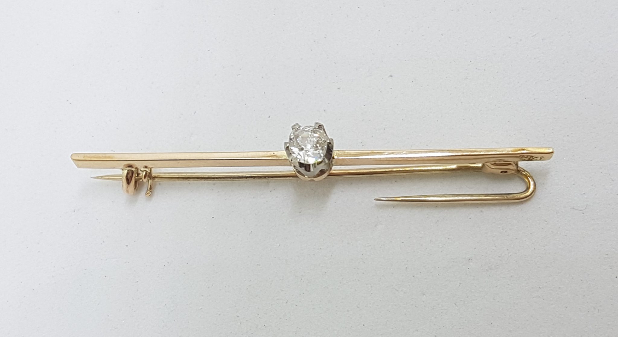 9ct Yellow Gold Solitaire Diamond Bar Brooch