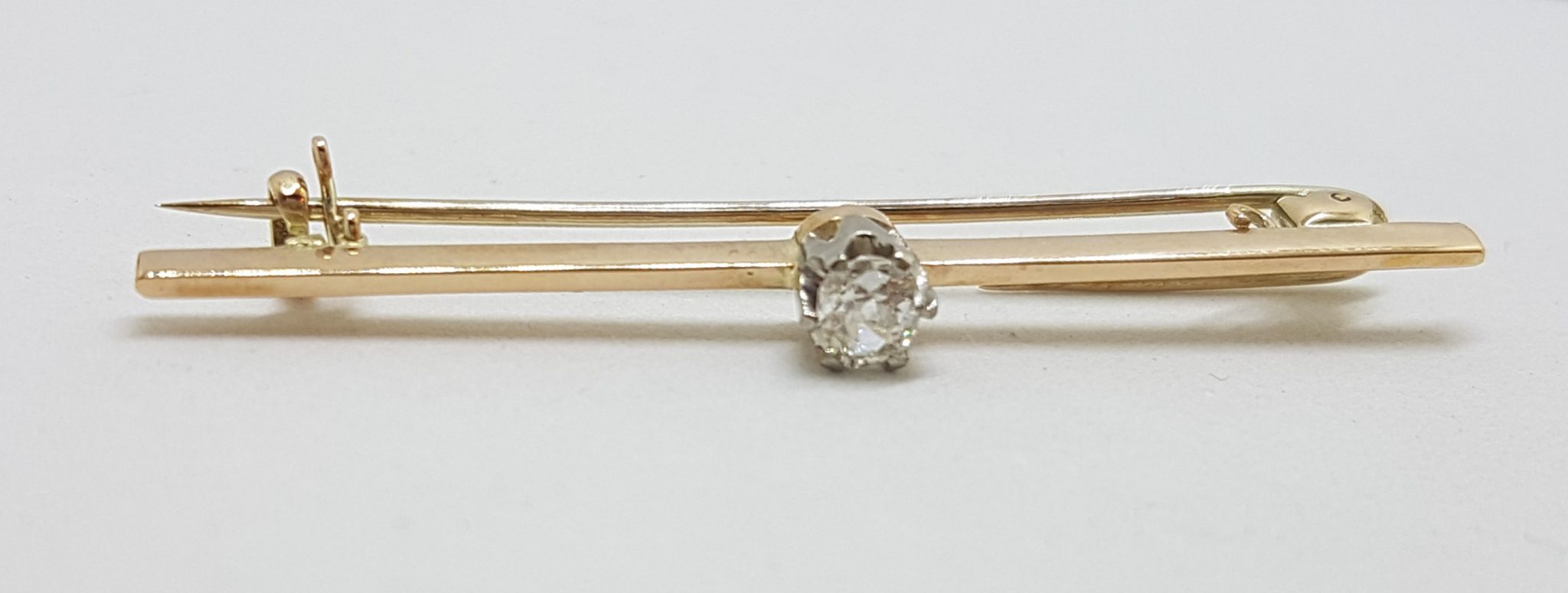 9ct Yellow Gold Solitaire Diamond Bar Brooch