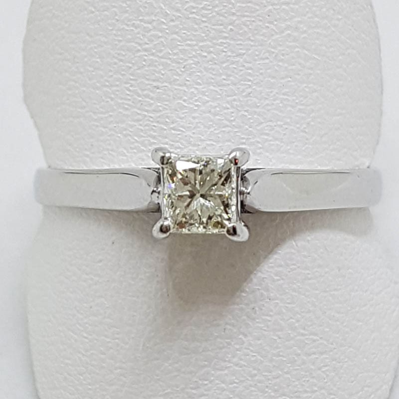 18ct White Gold Princess Cut Square Diamond Solitaire Ring