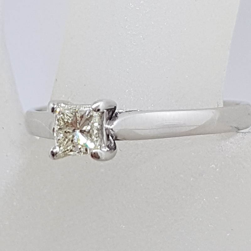 18ct White Gold Princess Cut Square Diamond Solitaire Ring