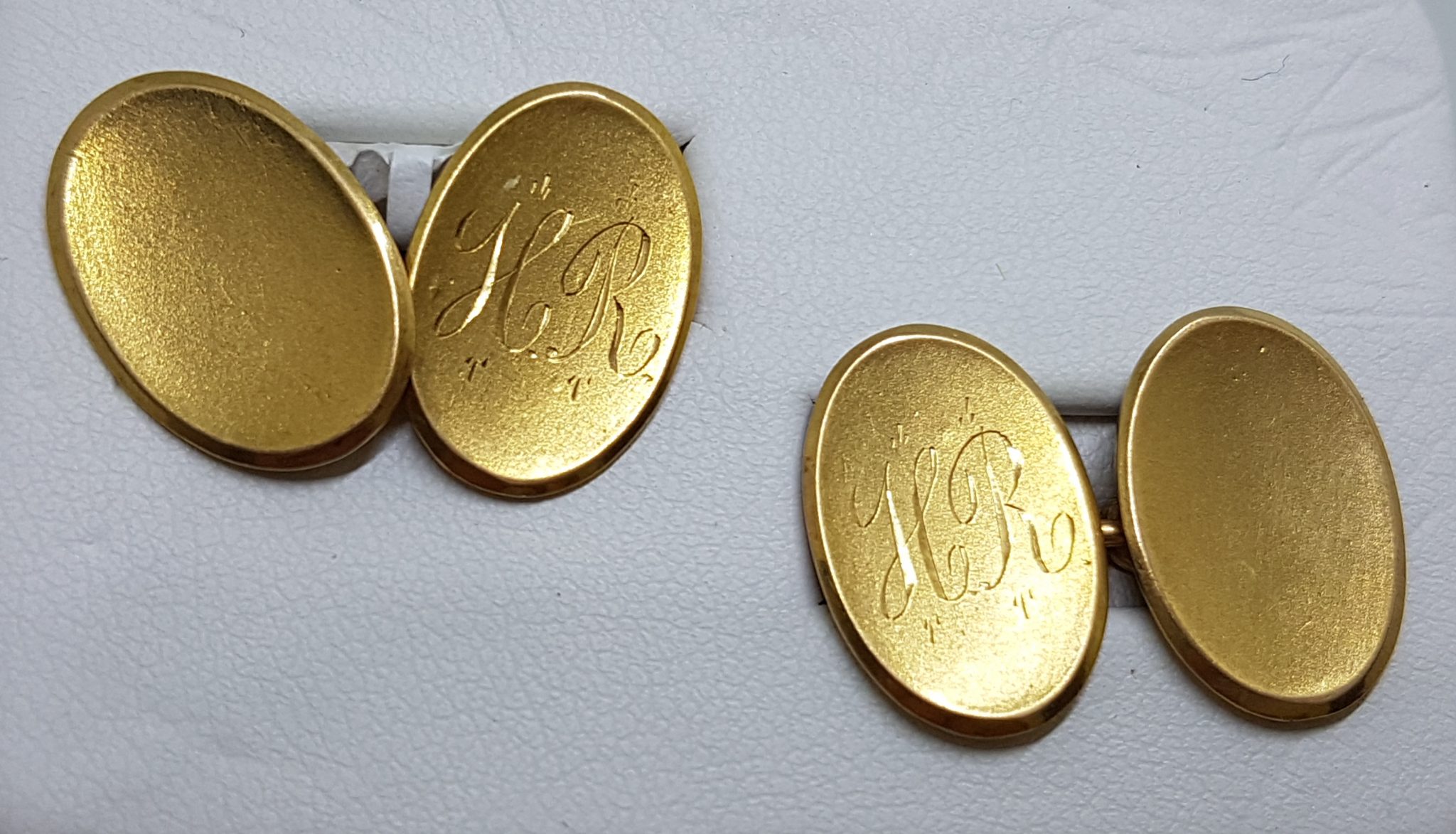 15ct Yellow Gold Initialled "H.R." Oval Cufflinks - Vintage / Antique