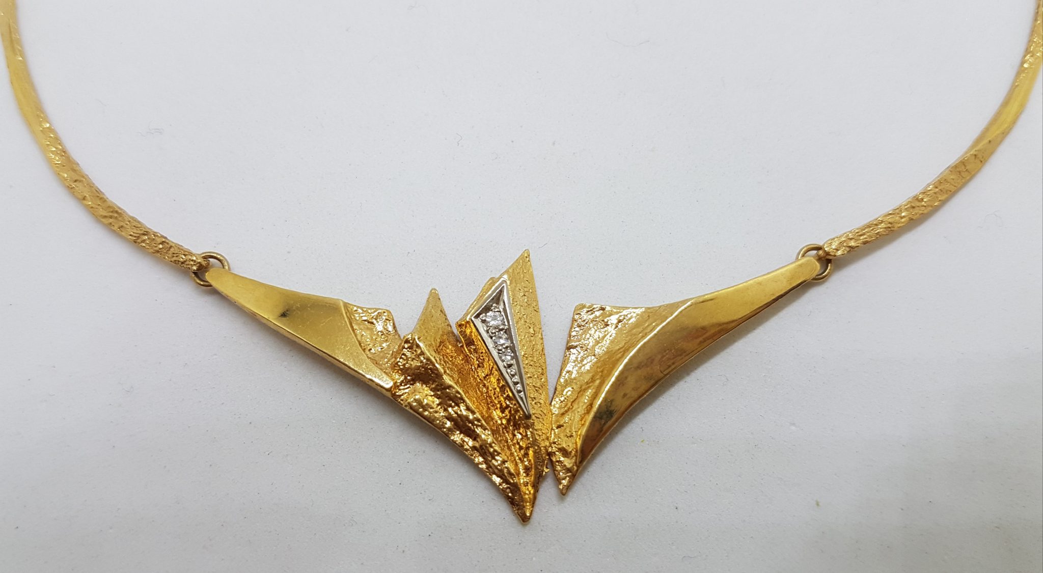 18ct Gold Designer Necklace set with Diamonds in Original Box