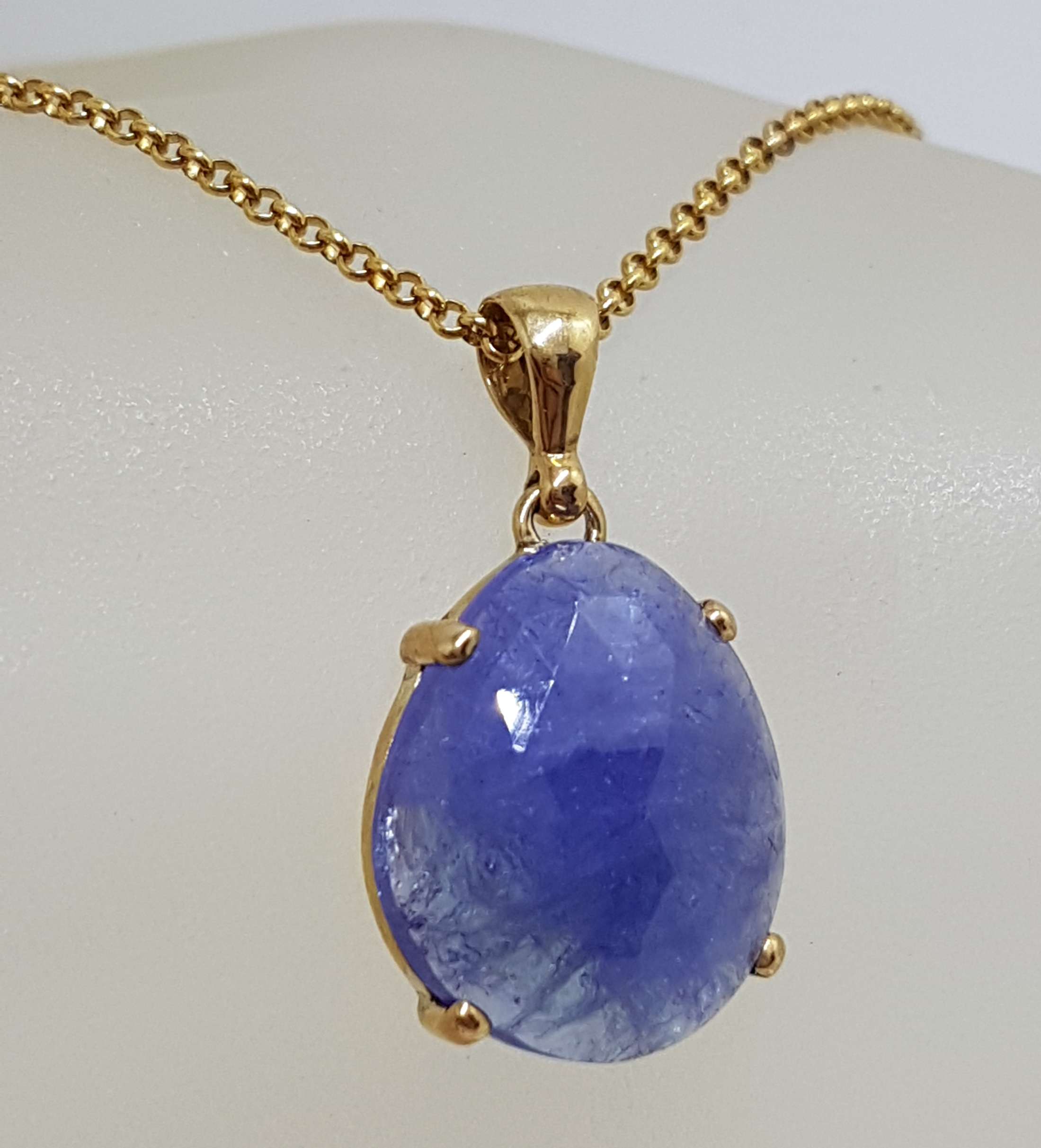 9ct Yellow Gold Large Natural Teardrop / Pear Shape Tanzanite Pendant on Gold Chain