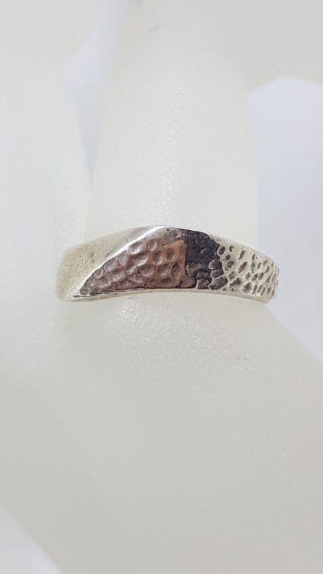 Sterling Silver Curved Patterned Band Ring - Gents / Ladies - Vintage
