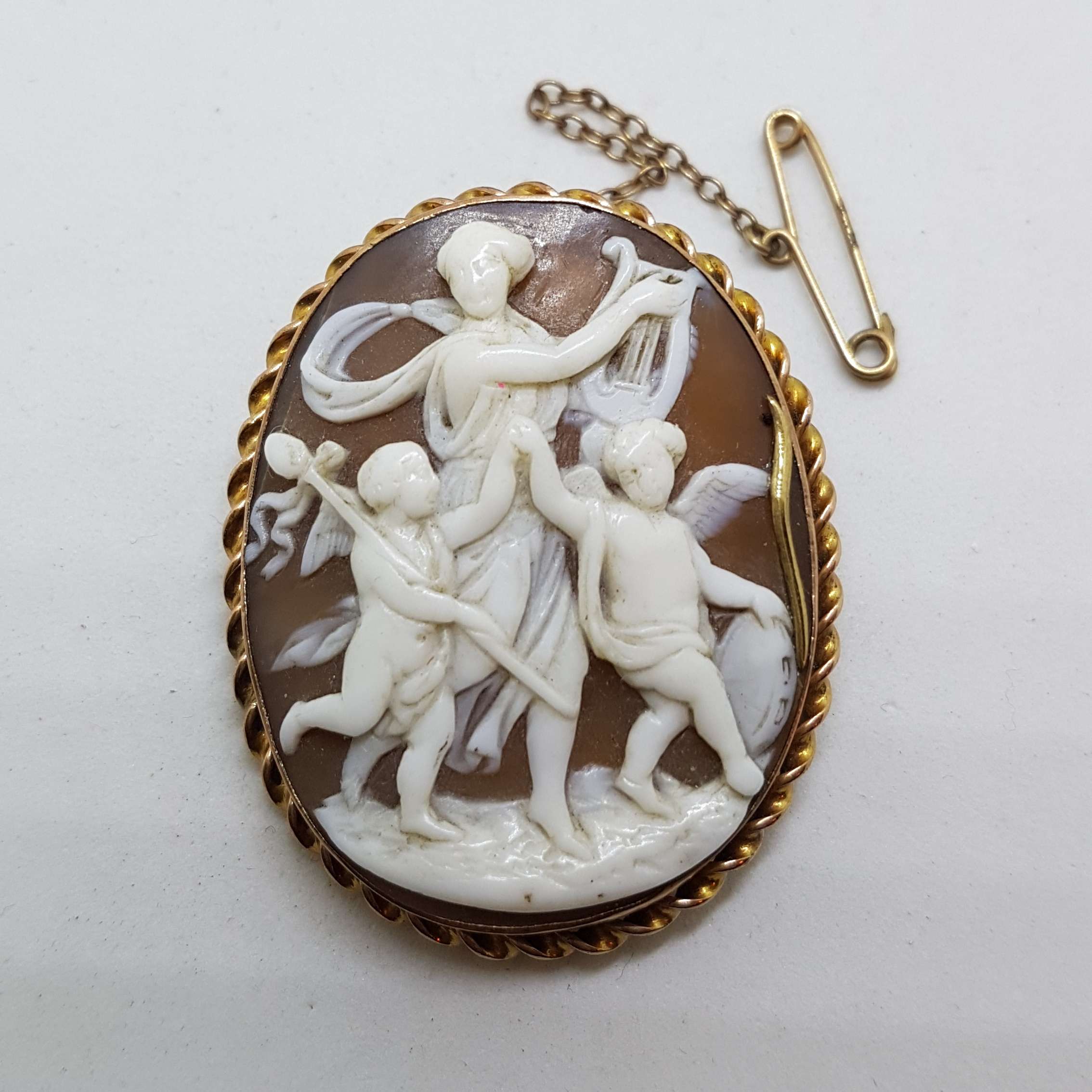 9ct Yellow Gold Large Ornate Goddess with Eros / Angels / Cupids Oval Cameo Brooch - Antique / Vintage