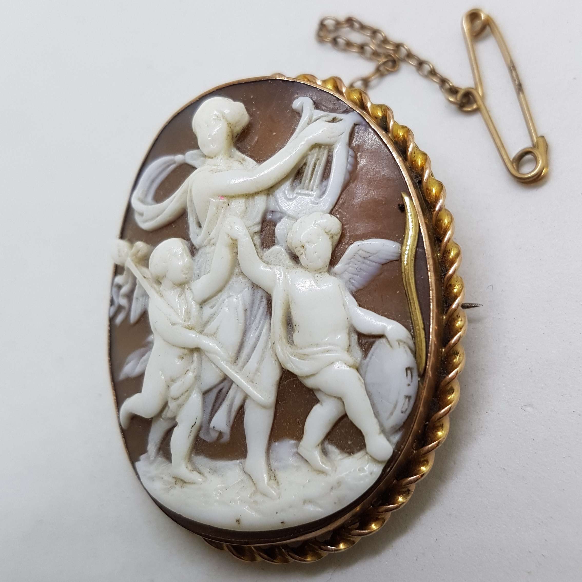 9ct Yellow Gold Large Ornate Goddess with Eros / Angels / Cupids Oval Cameo Brooch - Antique / Vintage