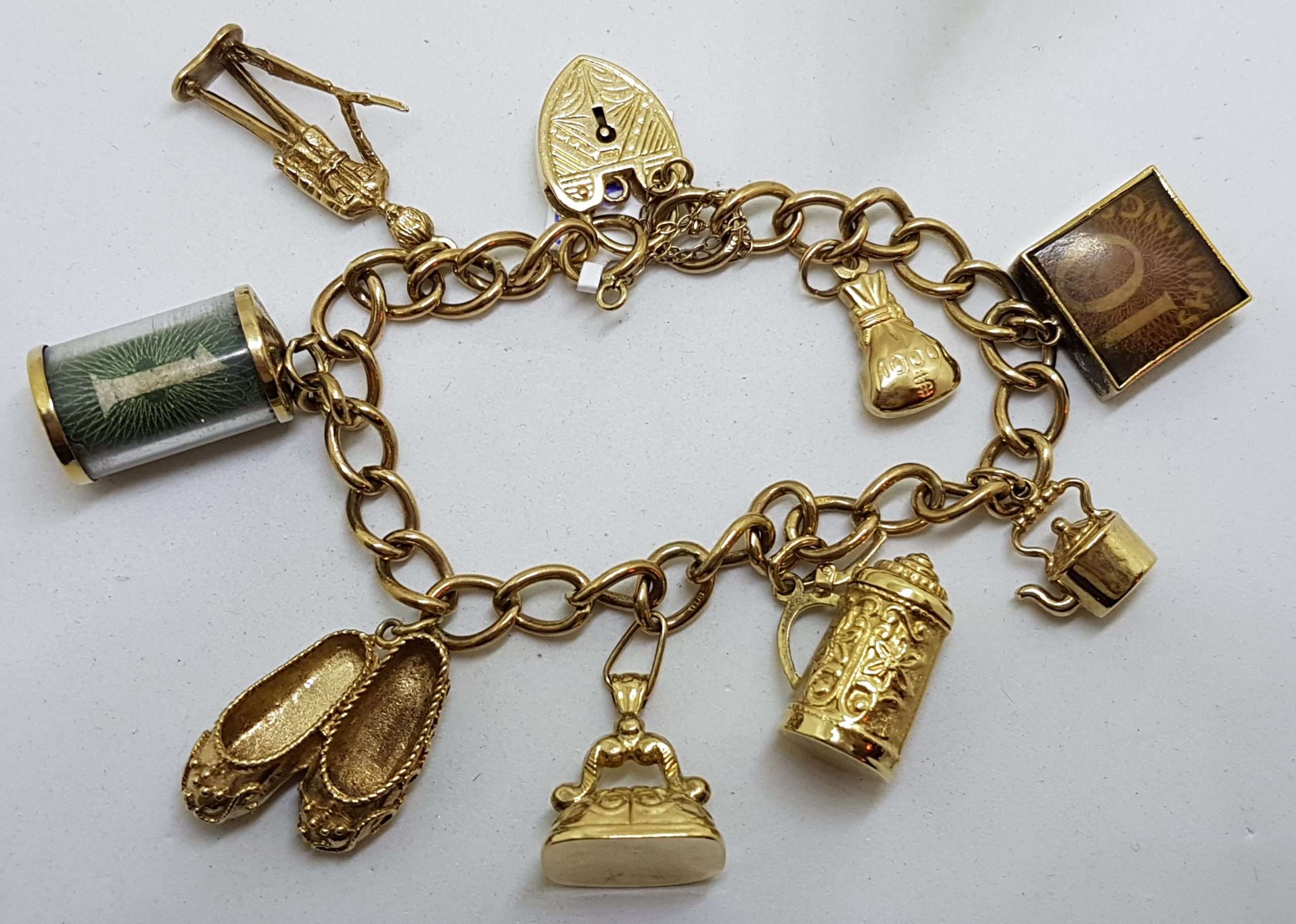 20200914_220102 9ct Yellow Gold Charm Bracelet with Heart Padlock - Includes Bank Note Charms - Antique / Vintage