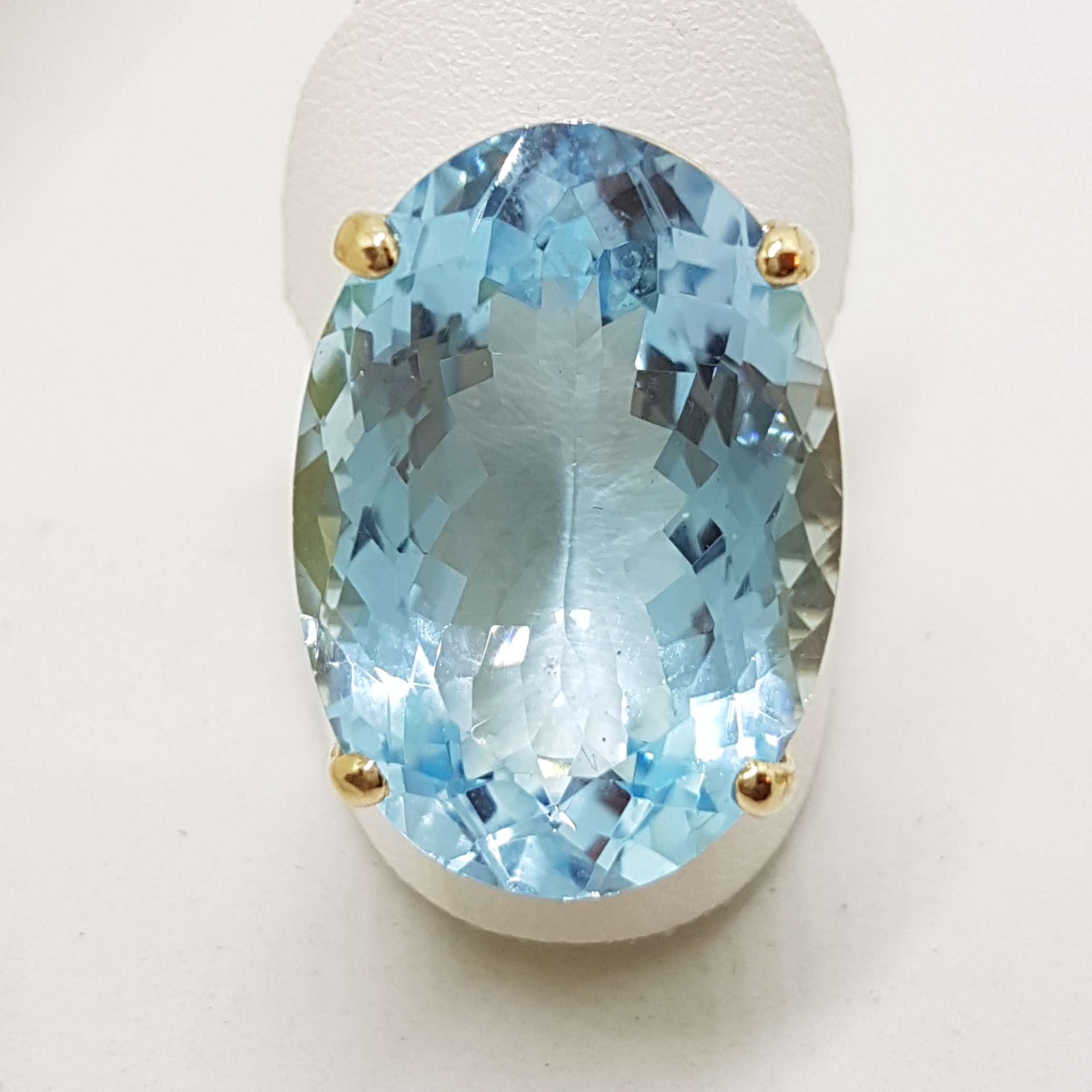 9ct Yellow Gold Oval Cushion Cut Large Light Blue Topaz Cocktail Ring
