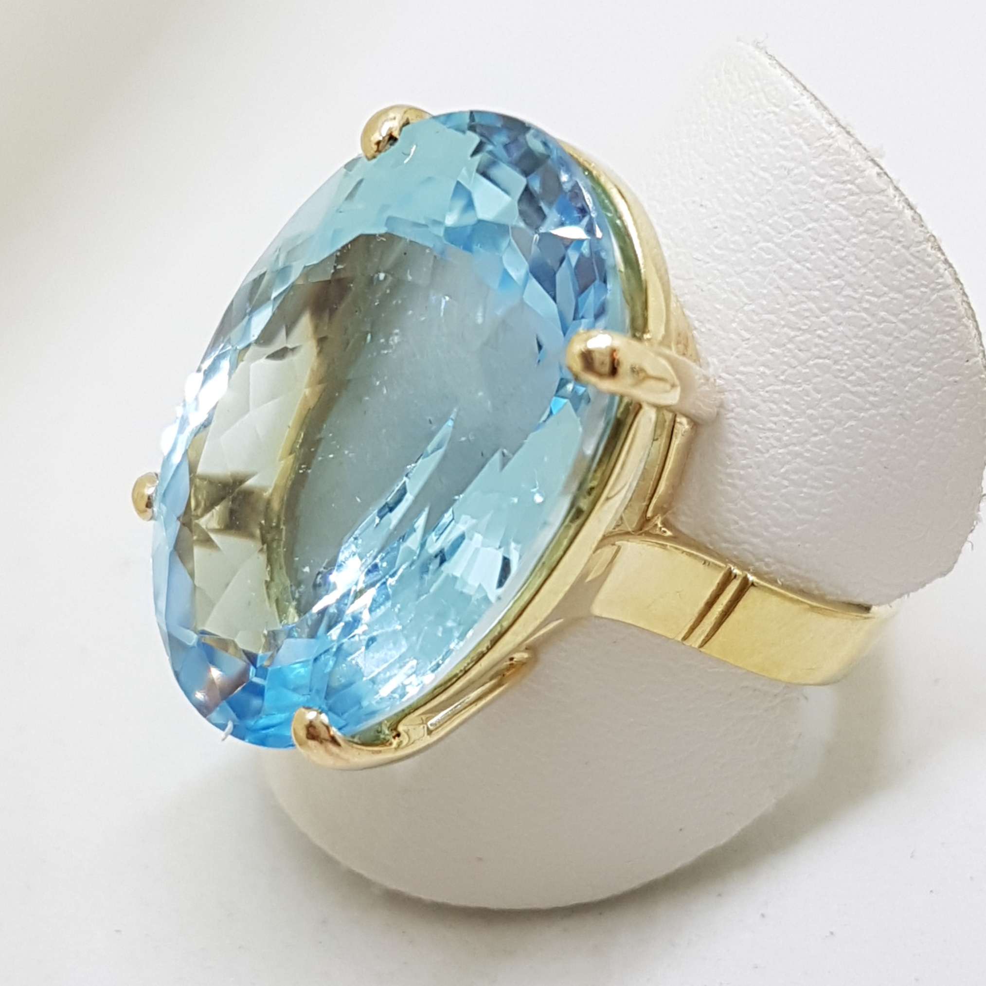 9ct Yellow Gold Oval Cushion Cut Large Light Blue Topaz Cocktail Ring