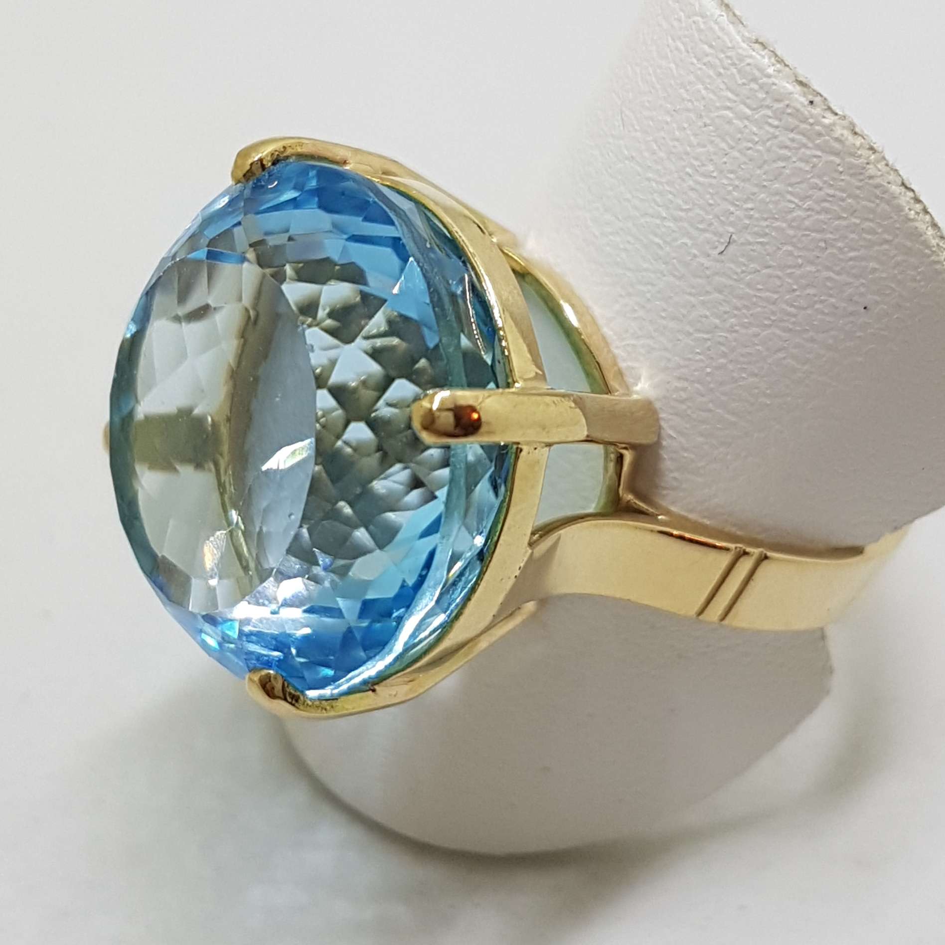 9ct Yellow Gold Large Blue Topaz Round Cocktail Ring