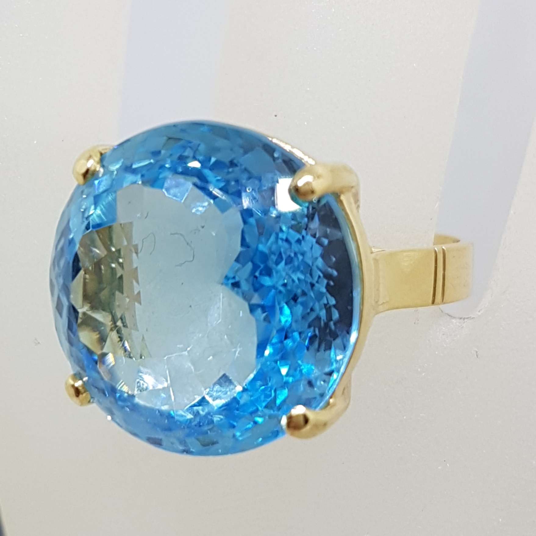 9ct Yellow Gold Large Blue Topaz Round Cocktail Ring