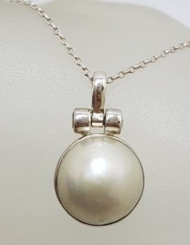 Sterling Silver Round Mabe Pearl with Peridot Pendant on Silver Chain