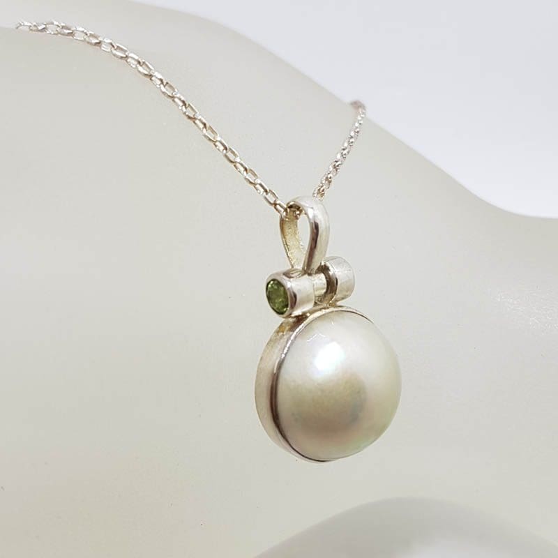 Sterling Silver Round Mabe Pearl with Peridot Pendant on Silver Chain