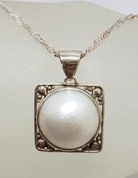 Sterling Silver Round Mabe Pearl Ornate Filigree Square Pendant on Silver Chain