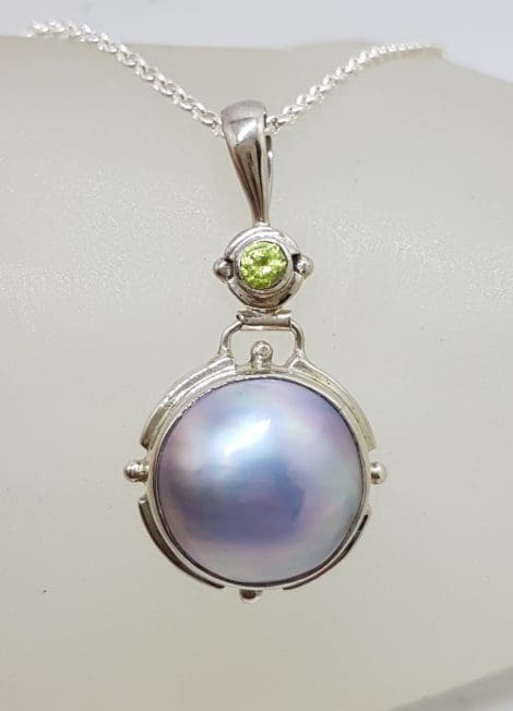 Sterling Silver Black / Blue Round Mabe Pearl with Peridot Pendant on Silver Chain