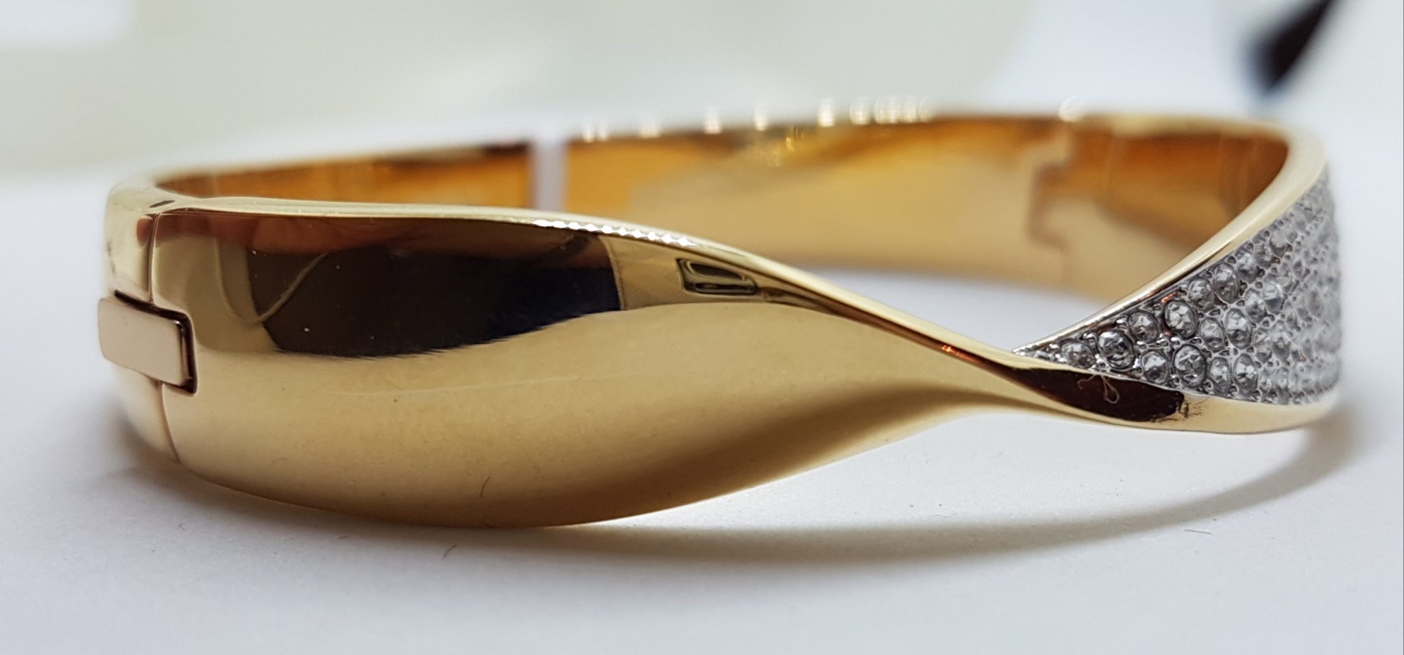 20201029_195555 Swarovski Crystal " Freedom " Plated Bangle