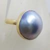 9ct Yellow Gold Bezel Set Round Light Blue / Grey Mabe Pearl Ring