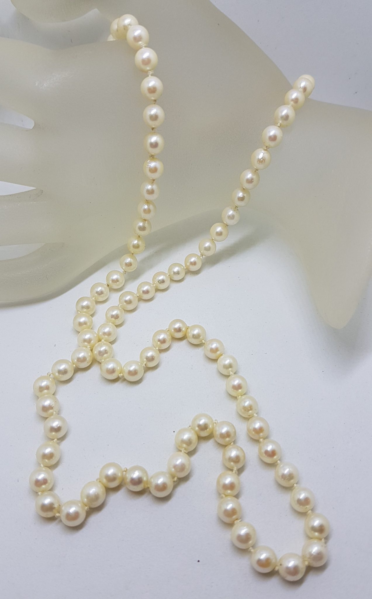 9ct Yellow Gold Clasped Vintage Cultured Pearl Necklace