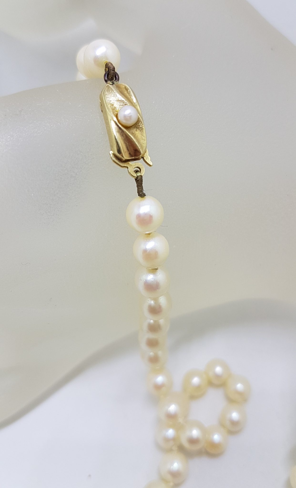 9ct Yellow Gold Clasped Vintage Cultured Pearl Necklace