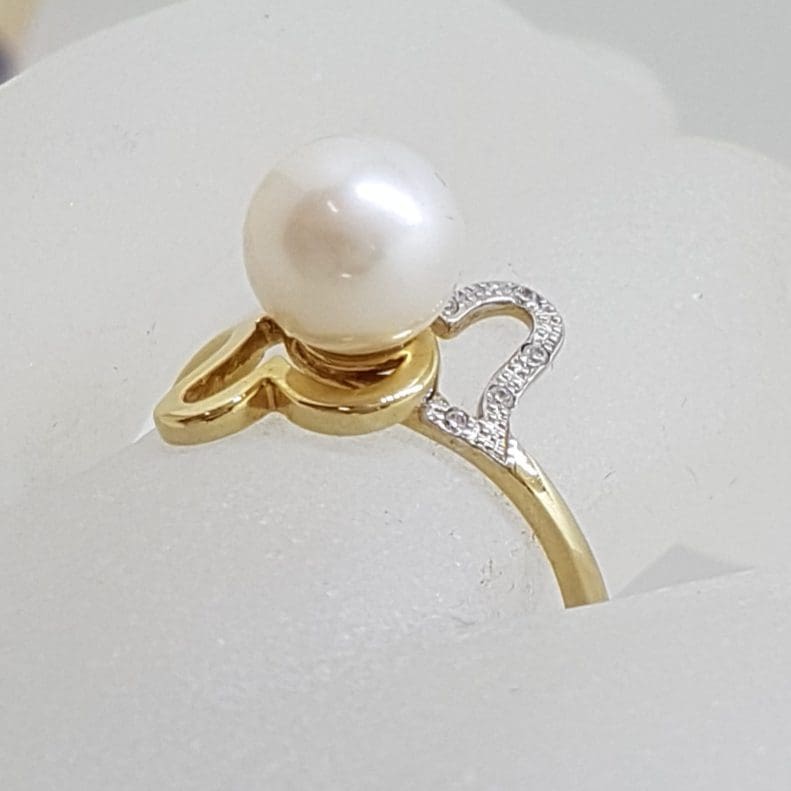 20201129_122919 9ct Yellow Gold Unique Pearl and Diamond 2 Hearts Ring