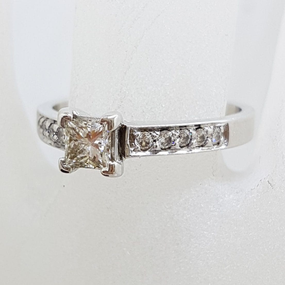 18ct White Gold Princess and Round Cut Diamond Engagement Ring