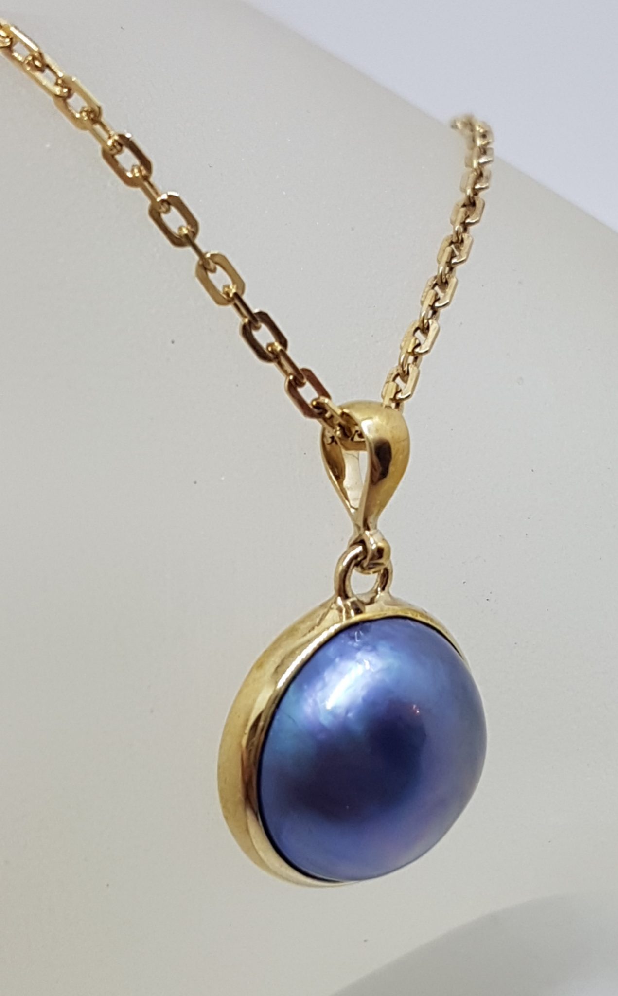 9ct Yellow Gold Round Blue / Black Mabe Pearl Pendant on Gold Chain
