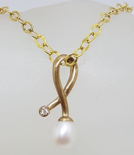 9ct Yellow Gold Pearl & Diamond Twist Pendant on Gold Chain