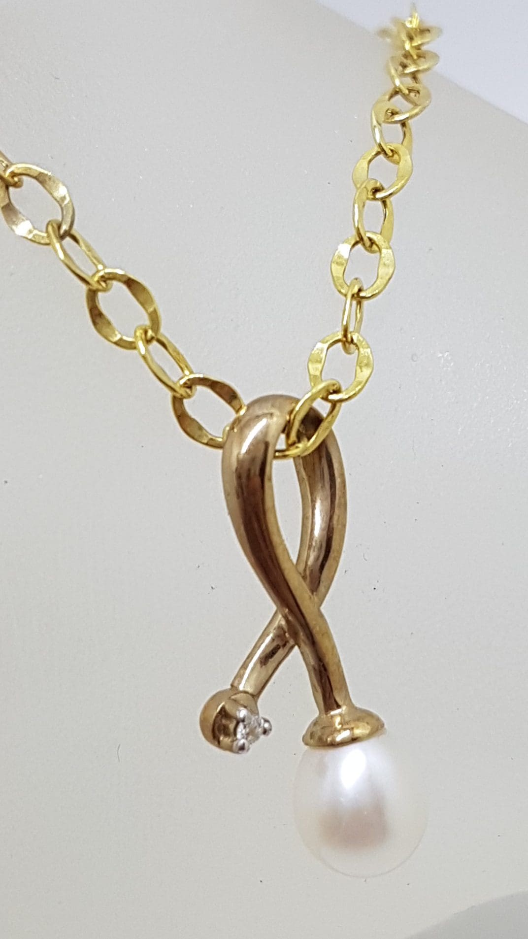 20201023_131231 9ct Yellow Gold Pearl & Diamond Twist Pendant on Gold Chain