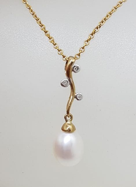 9ct Yellow Gold Pearl & Diamond Curved Pendant on Gold Chain