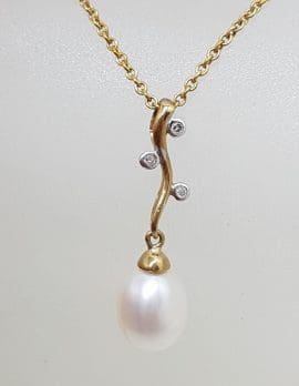 9ct Yellow Gold Pearl & Diamond Curved Pendant on Gold Chain