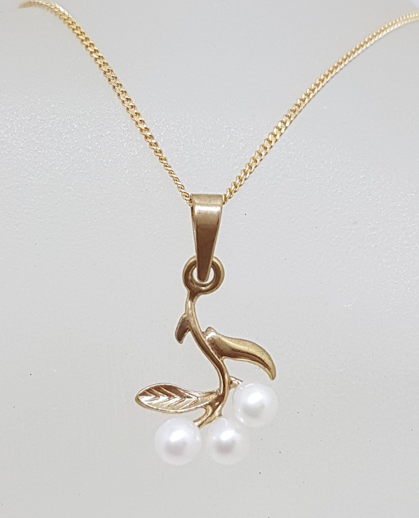 9ct Yellow Gold 3 Pearl with Leaf Design Pendant on Gold Chain